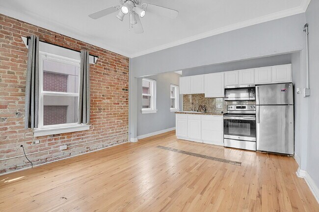 Building Photo - $1,500.00 - 1 Bed, 1 Bath, Condo in Denver...