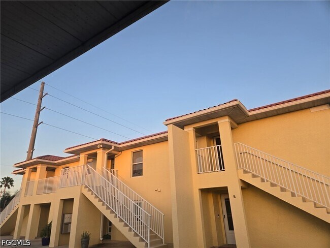Building Photo - 838 SW 47th Terrace