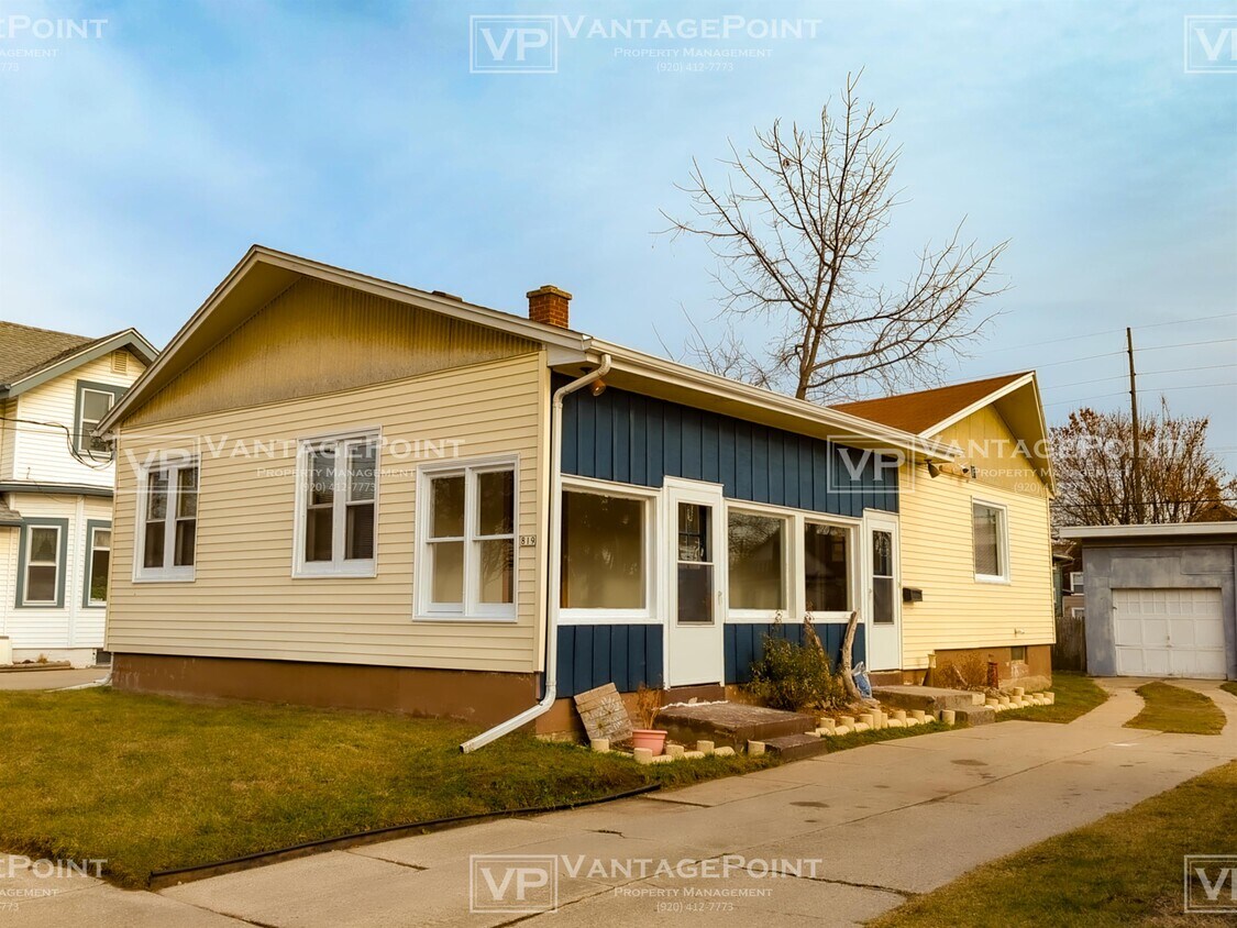 819 S 20th St, Manitowoc, WI 54220 House Rental in Manitowoc, WI