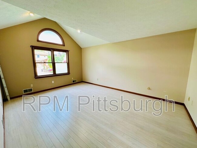 Building Photo - 117 Pauline Dr