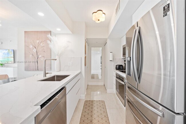 Foto del edificio - 347 N New River Dr E
