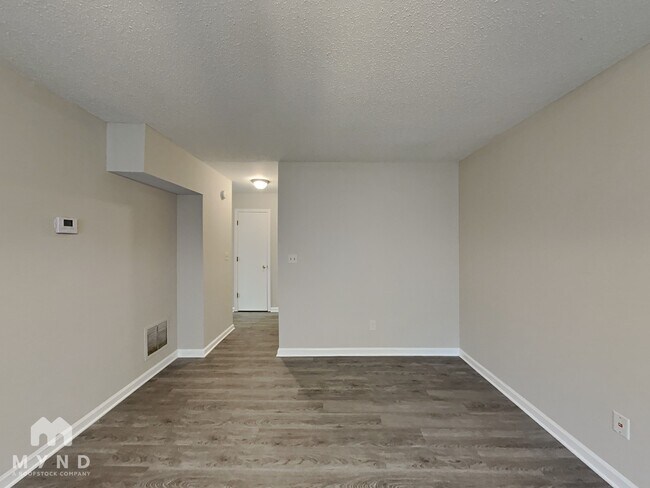 Foto del edificio - 5561 Northcut Dr