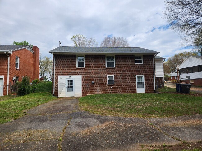 Building Photo - 1620 Princeton St