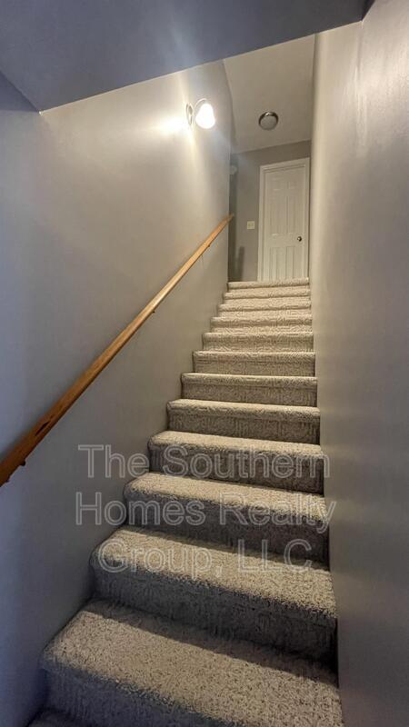Building Photo - 609 Lakewood Dr