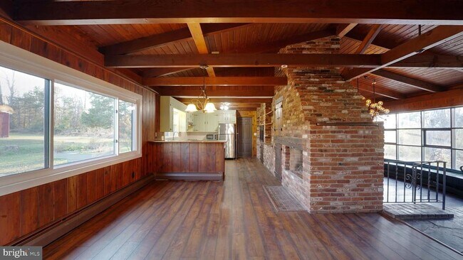 Foto del edificio - 53 Iron Bridge Rd