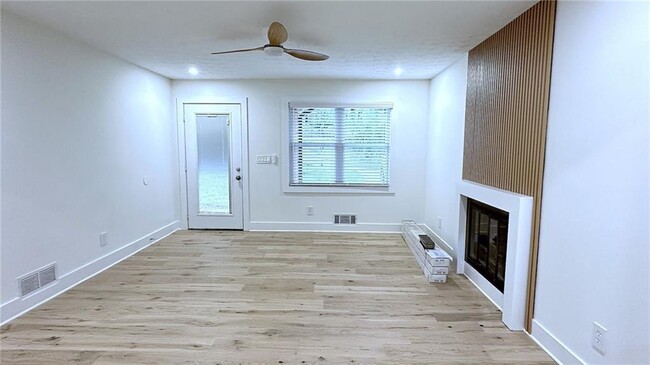 Building Photo - 1308 Fairview Trail NW