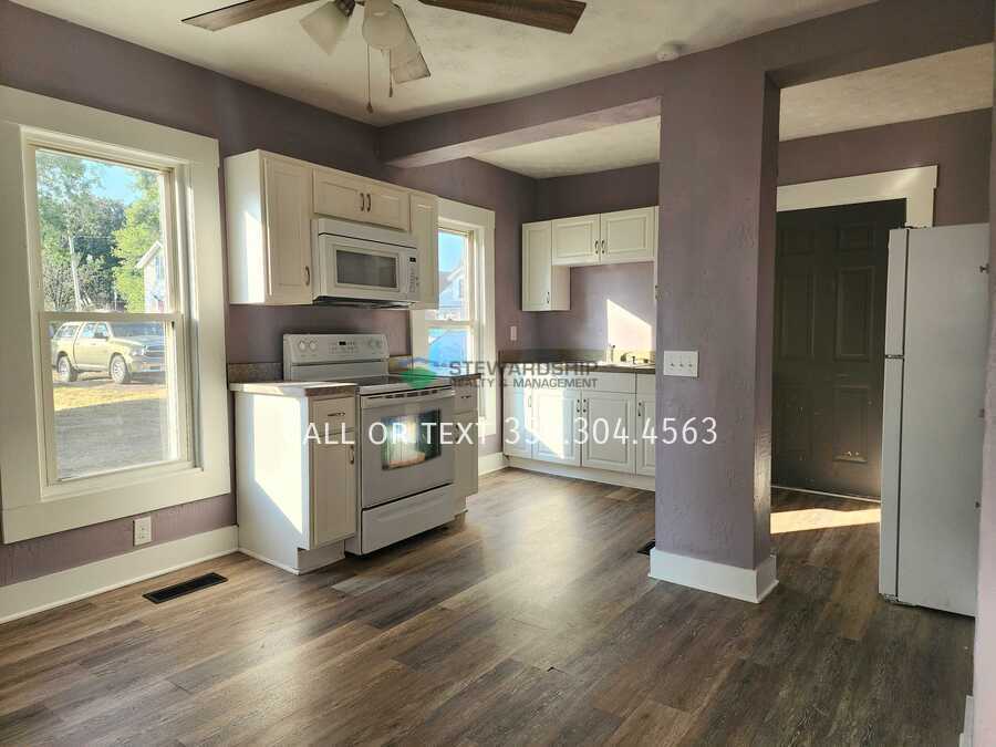 Primary Photo - 20 Limbach Pl SW