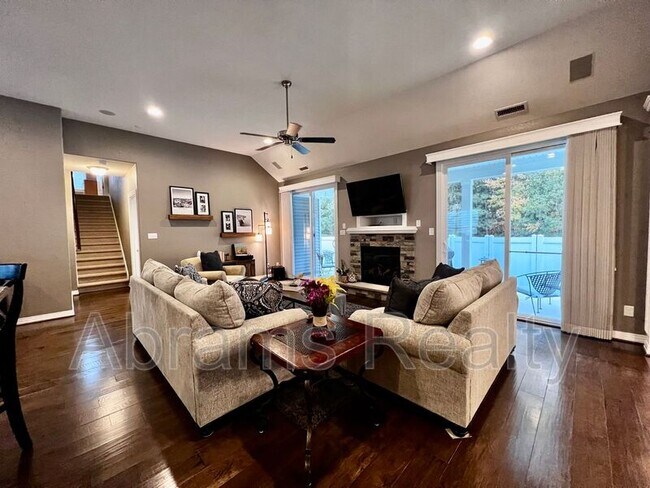 Building Photo - 2228 Martlet Ln