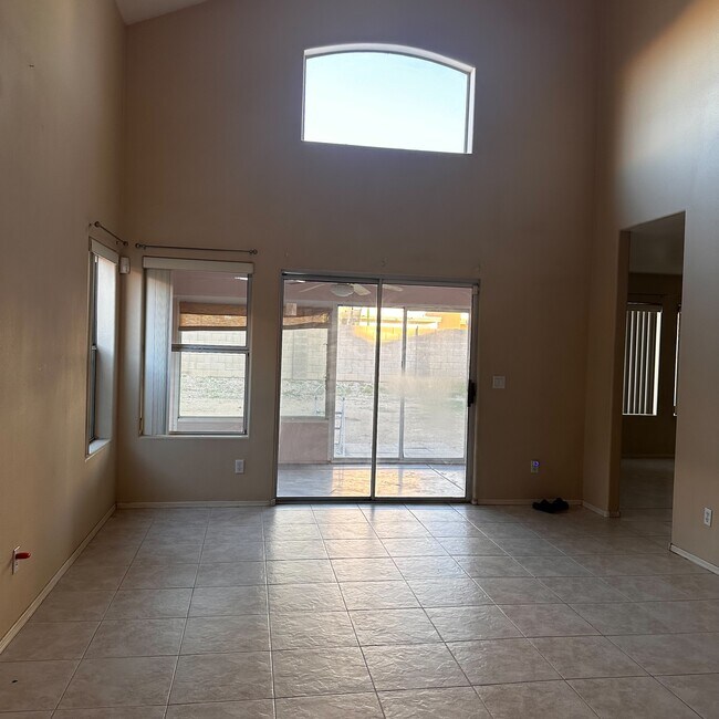 Foto del edificio - 4062 E Coolbrook Ave