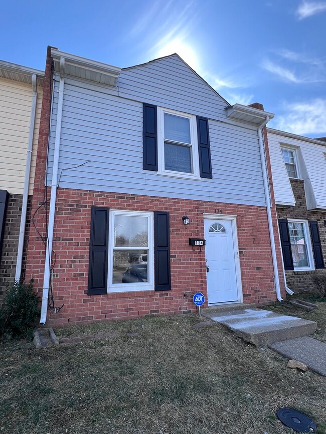 Building Photo - CLOSE TO CENTRAL PARK - FREDERICKSBURG