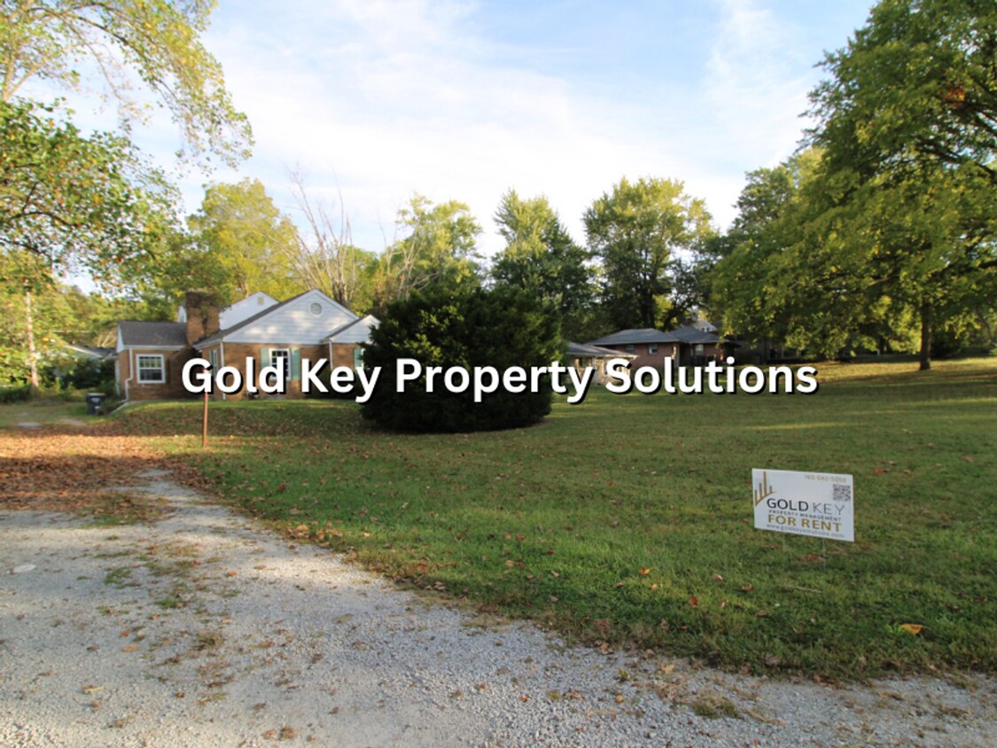 Foto principal - Adorable Brick 4 BR 1 BA House Near Golf C...