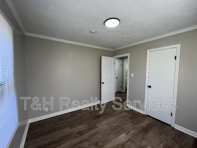 Foto del edificio - 1827 N Spencer Ave