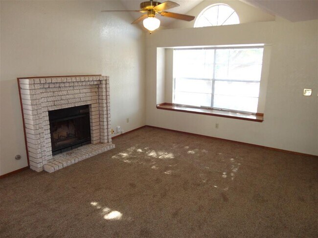 Building Photo - 10911 Yogi Berra Cir
