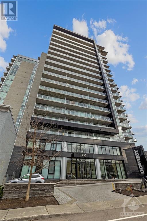 Building Photo - 255 Bay St