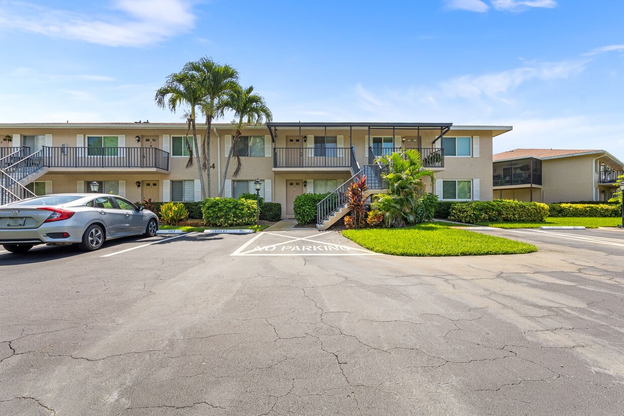 Primary Photo - ** NAPLES SUNRISE ** 2 BED / 2 BATH - COND...