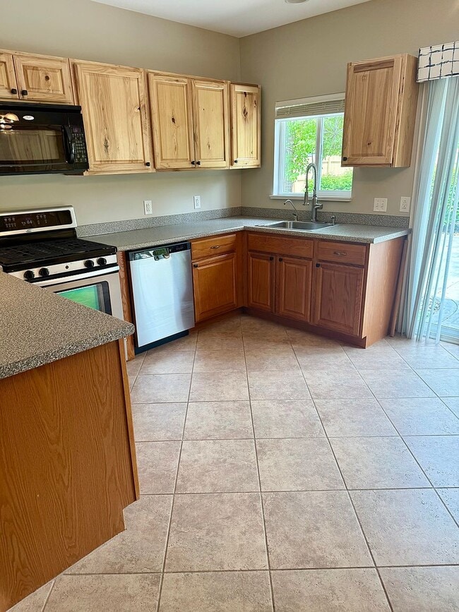 Building Photo - 741 Oswego Rd