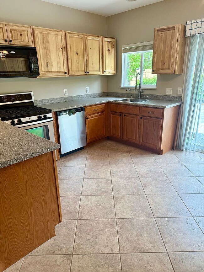 Foto del edificio - 741 Oswego Rd