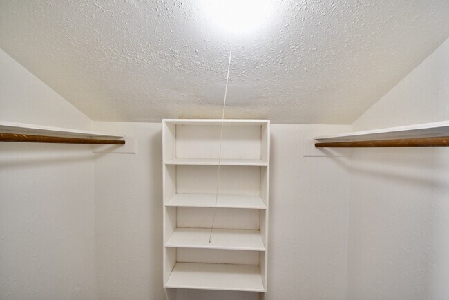 Foto del edificio - 4404 Basswood Ln