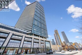Building Photo - 575 BLOOR STREET St