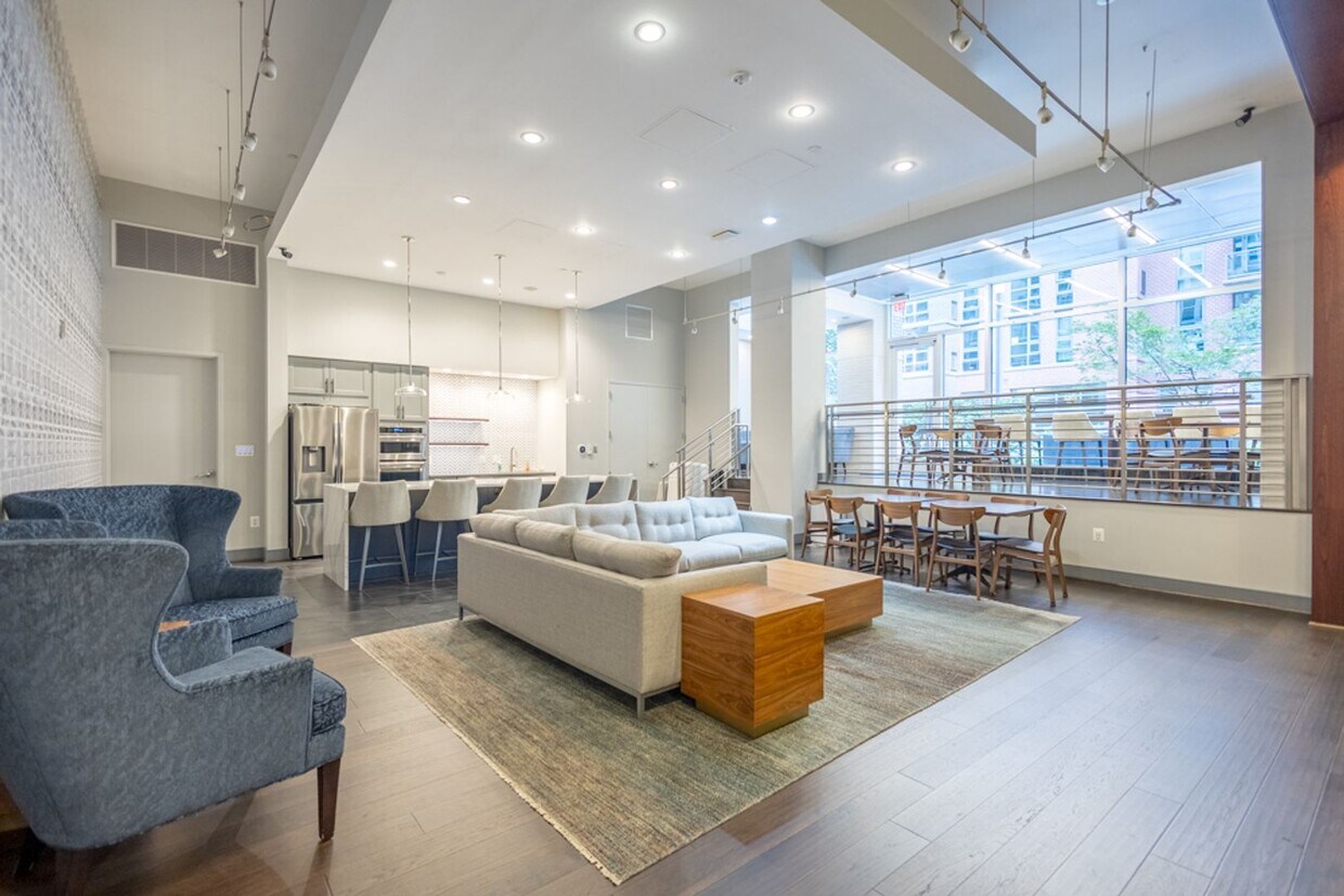 Foto principal - Stunning 1 BR+ Den/2 BA Condo in Navy Yard!