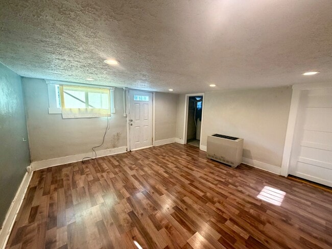 Foto del edificio - 170 E 300 N