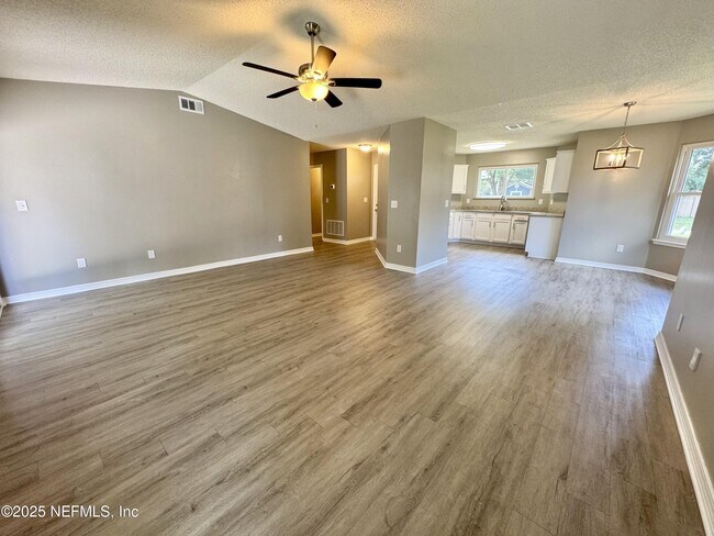 Foto del edificio - 3625 Lumberjack Way