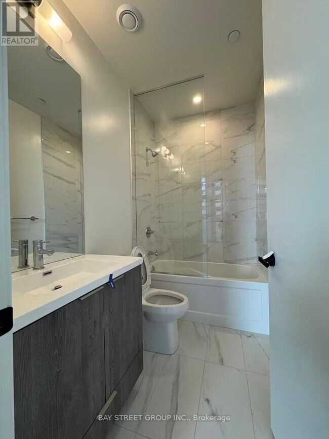 Photo du bâtiment - 8 Interchange Wy