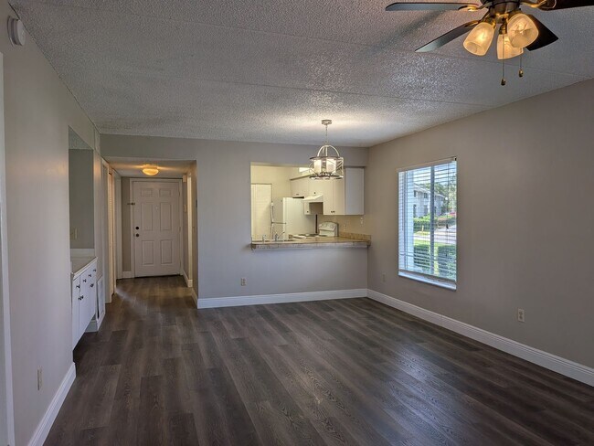 Foto del edificio - First Floor Condo at Pine Shadows Condominiums in Orlando