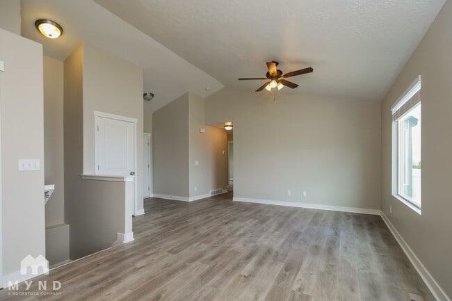 Building Photo - 426 Diamant Ln