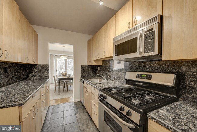 Foto del edificio - 4201 Cathedral Ave NW