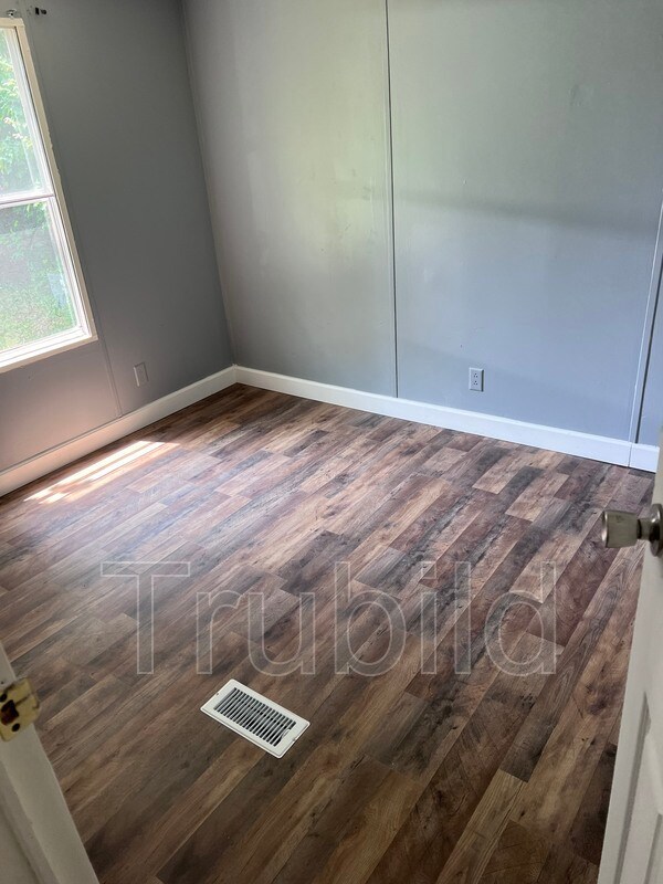 Foto del edificio - 126 Creek Run Dr
