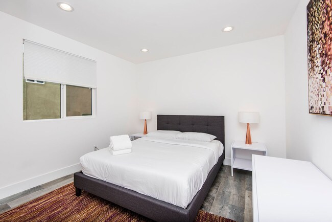 Building Photo - 1113 Carmona Ave