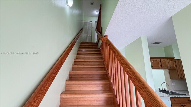 Foto del edificio - 870 NE 212th Terrace