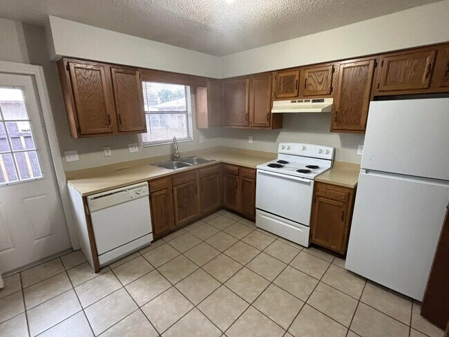 Foto del edificio - 3806 NW Huntsboro St