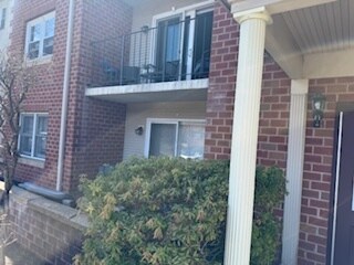 2nd floor apartment - 34 Maple Crest Cir