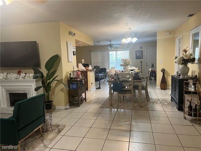 Building Photo - 3 br, 2 bath House - 8306 NW 35th St # 1-2