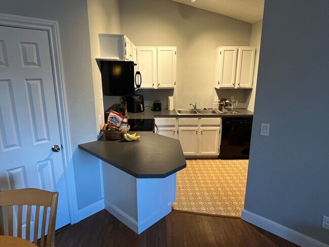 Foto del edificio - Two Bedroom Condo in Arvada