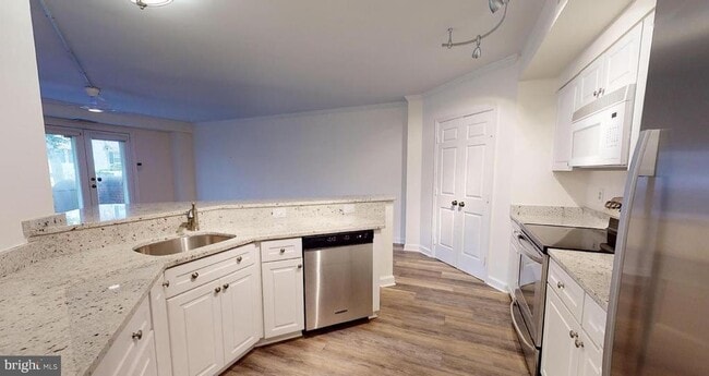 Building Photo - 801 S Pitt St