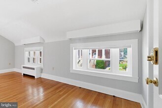 Building Photo - 142 N Washington St