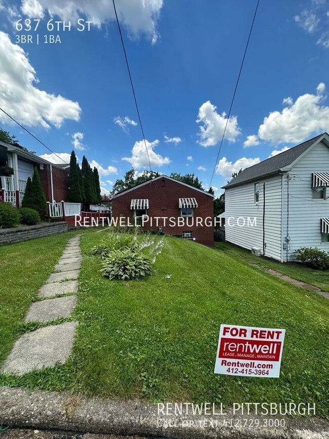 Foto del edificio - 3 Bedroom Home in Clairton - Accepting Sec...