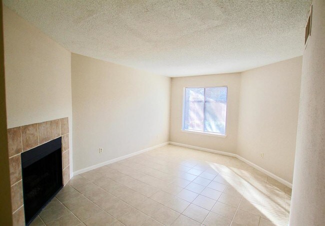 Foto del edificio - 3811 Landmark Dr