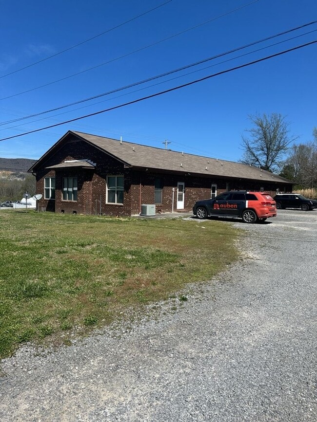 Building Photo - 504 E Valley Rd