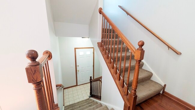 Building Photo - 1713 Fieldstone Dr N