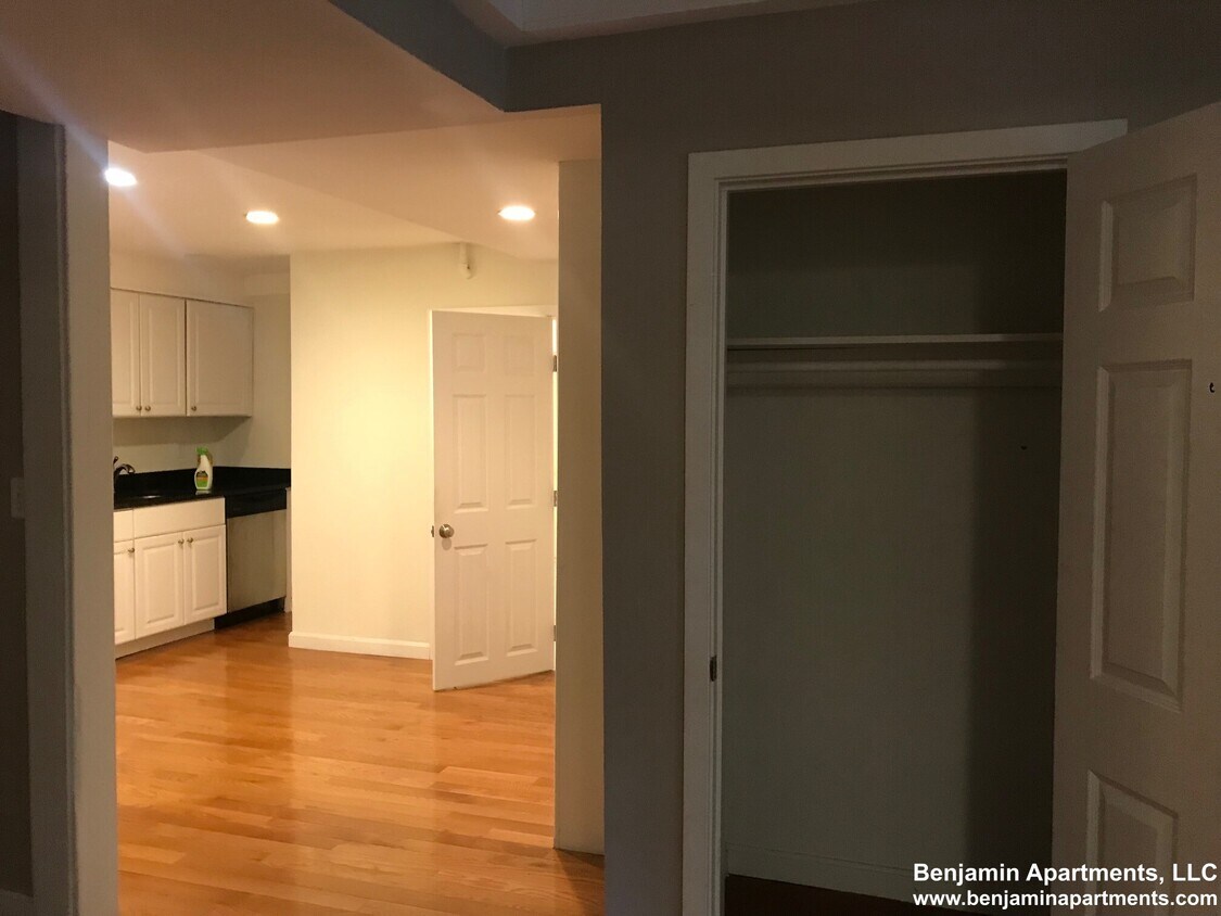 Foto principal - 74 Brainerd Rd