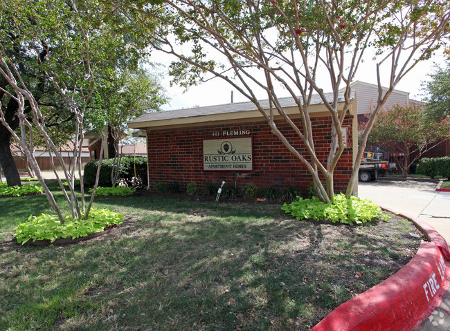 Building Photo - Rustic Oaks