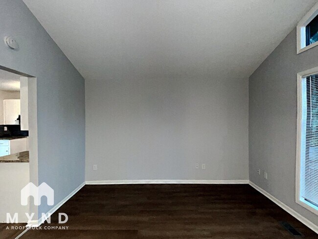 Building Photo - 5927 Creekwood Rd