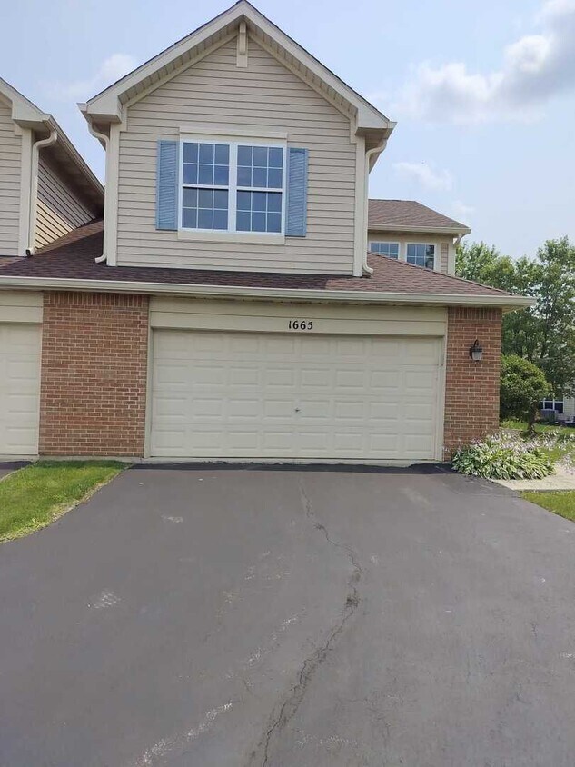 1665 S Candlestick Way, Waukegan, IL 60085 Townhome Rentals in