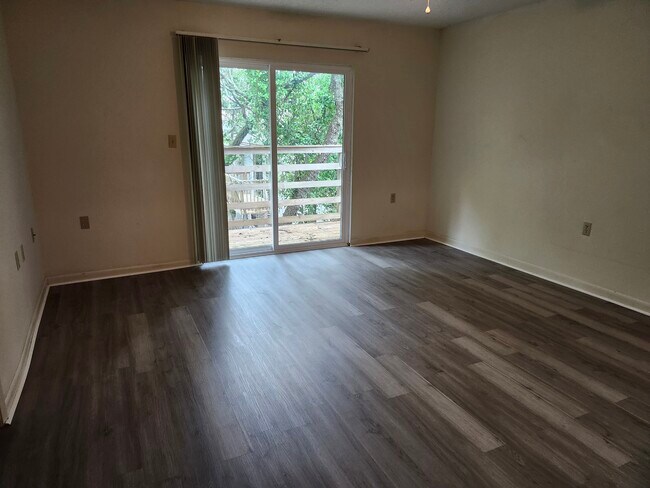 Building Photo - 26 8th St