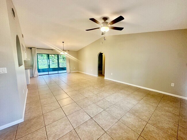 Foto del edificio - 3 Bedroom/ 2 Bath Fenced in Home for rent ...