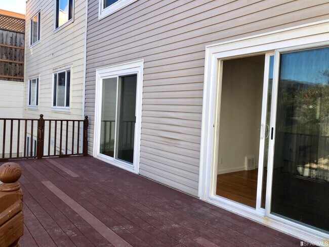 Building Photo - 2944 Taraval St